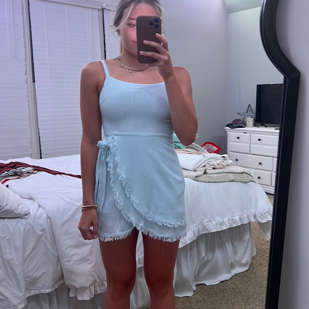 Super cute summer date night or girls night dress!! And family friendly!!!!